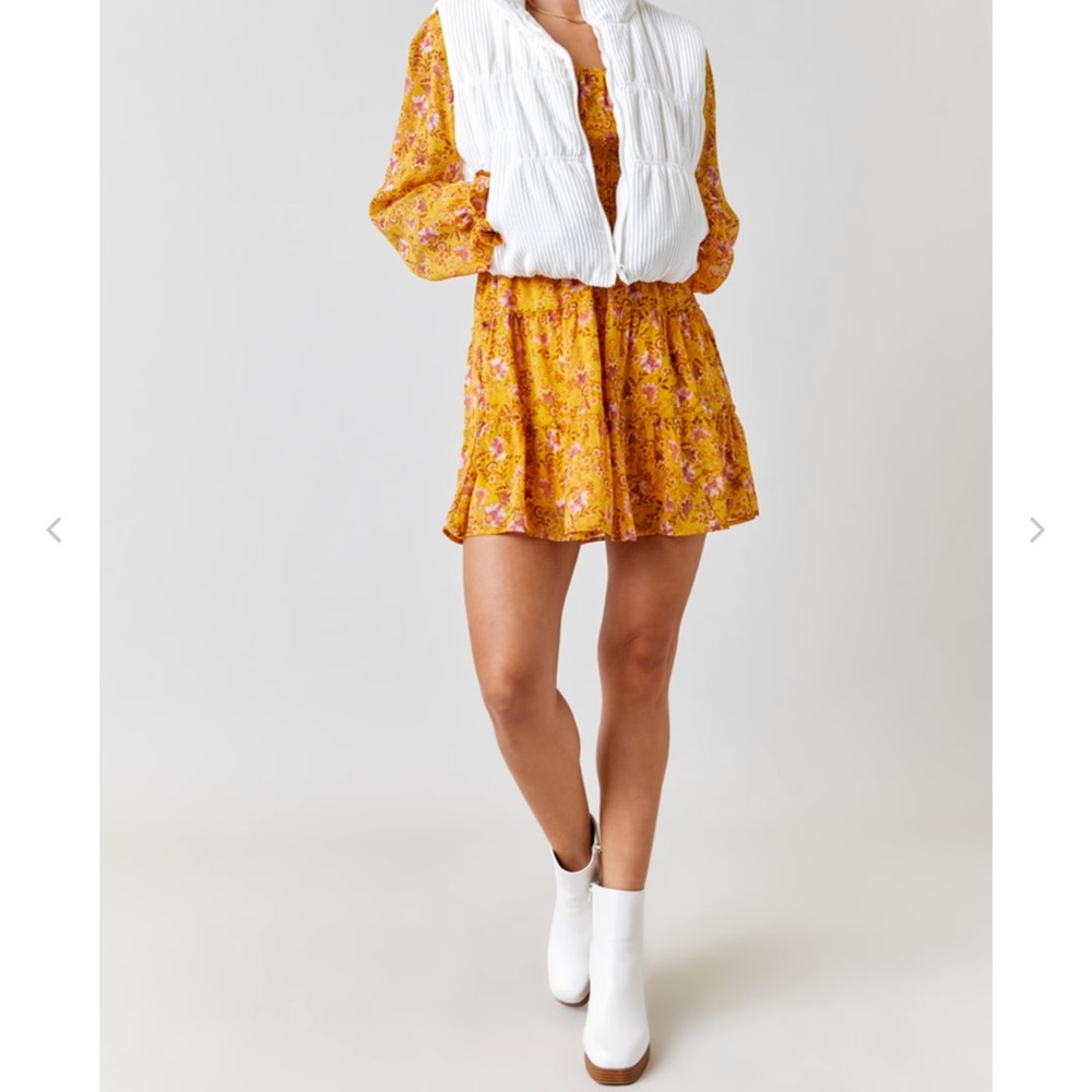 NEW FRANCESCA’S CODY FLORAL SMOCKED MINI DRESS - Picture 3 of 6